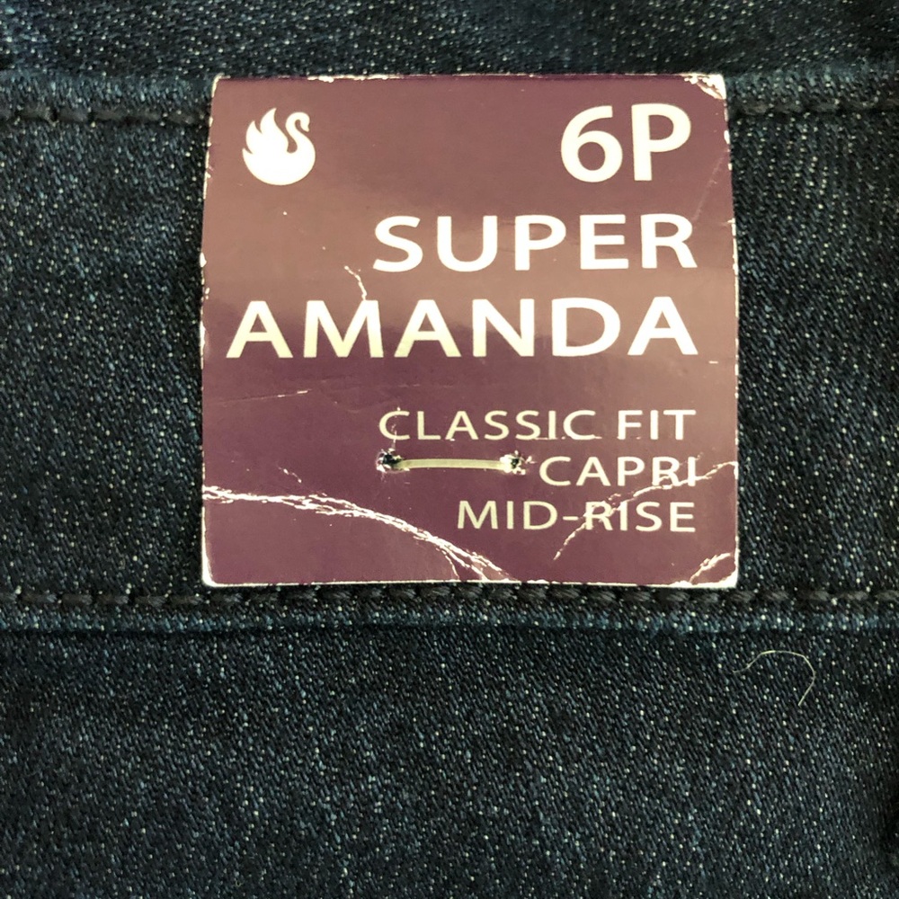 NWT - Gloria Vanderbilt  Amanda Capri Jeans